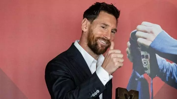 梅西获巴萨最受爱戴球员奖 本希望效力一生