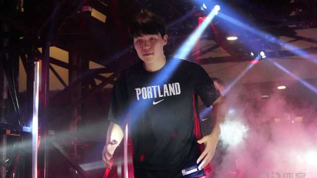 生涯第一次首发！杨瀚森出场19分13秒 贡献 4 分 5 篮板 2 助攻 已经创生涯出场时间新高