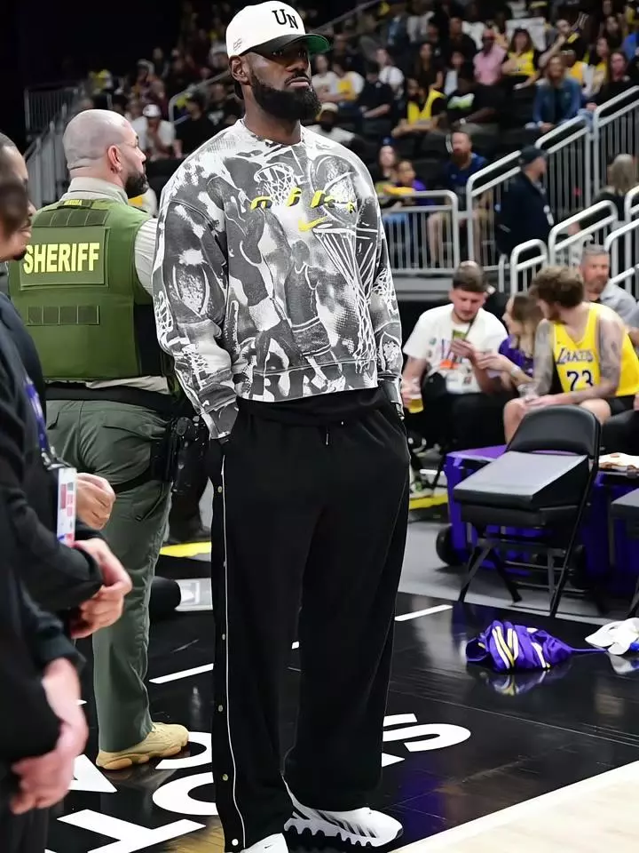 詹姆斯预计复出时间:2025年11月中旬