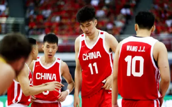 中国男篮亚洲杯12人名单出炉:胡金秋赵睿领衔 周琦无缘